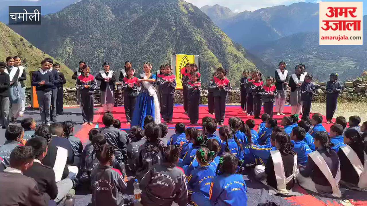Chamoli: Kathak dance event held at High School Balan; performance by dancer Shahari Gairola.