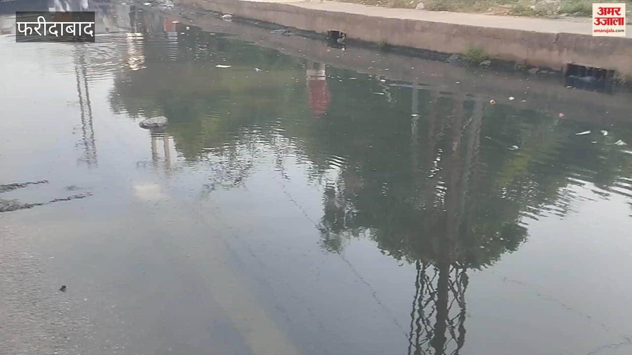 Sewage water flowing outside the municipal corporation office