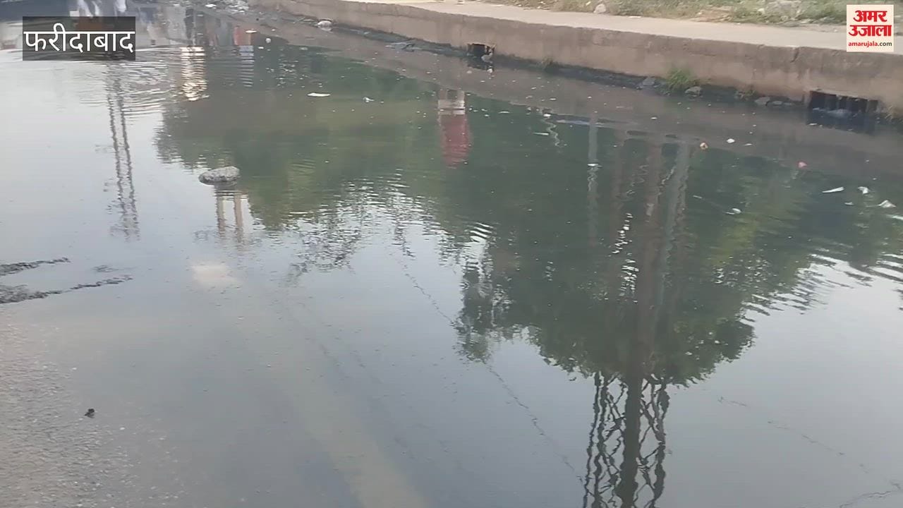 Sewage water flowing outside the municipal corporation office