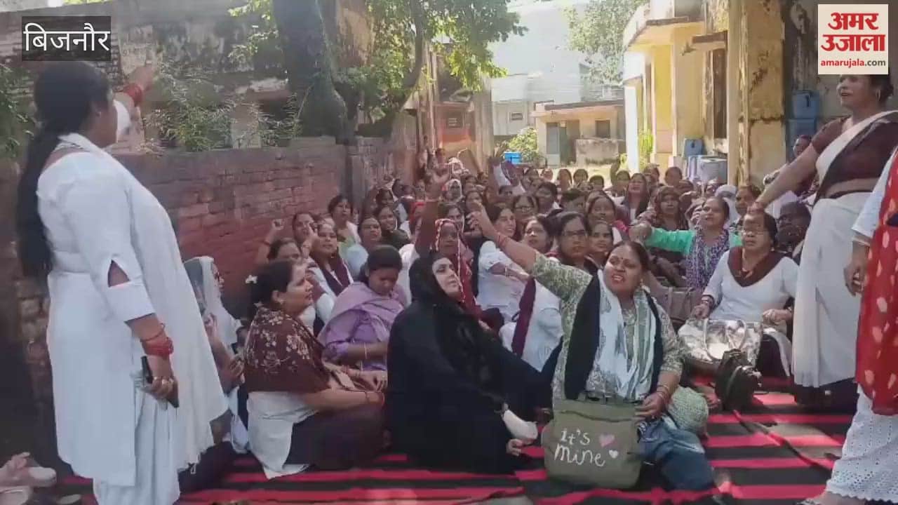 ASHA Workers’ Protest Continues for Sixth Day in Dhampur, Demand Permanent Jobs and ₹20,000 Monthly Salary