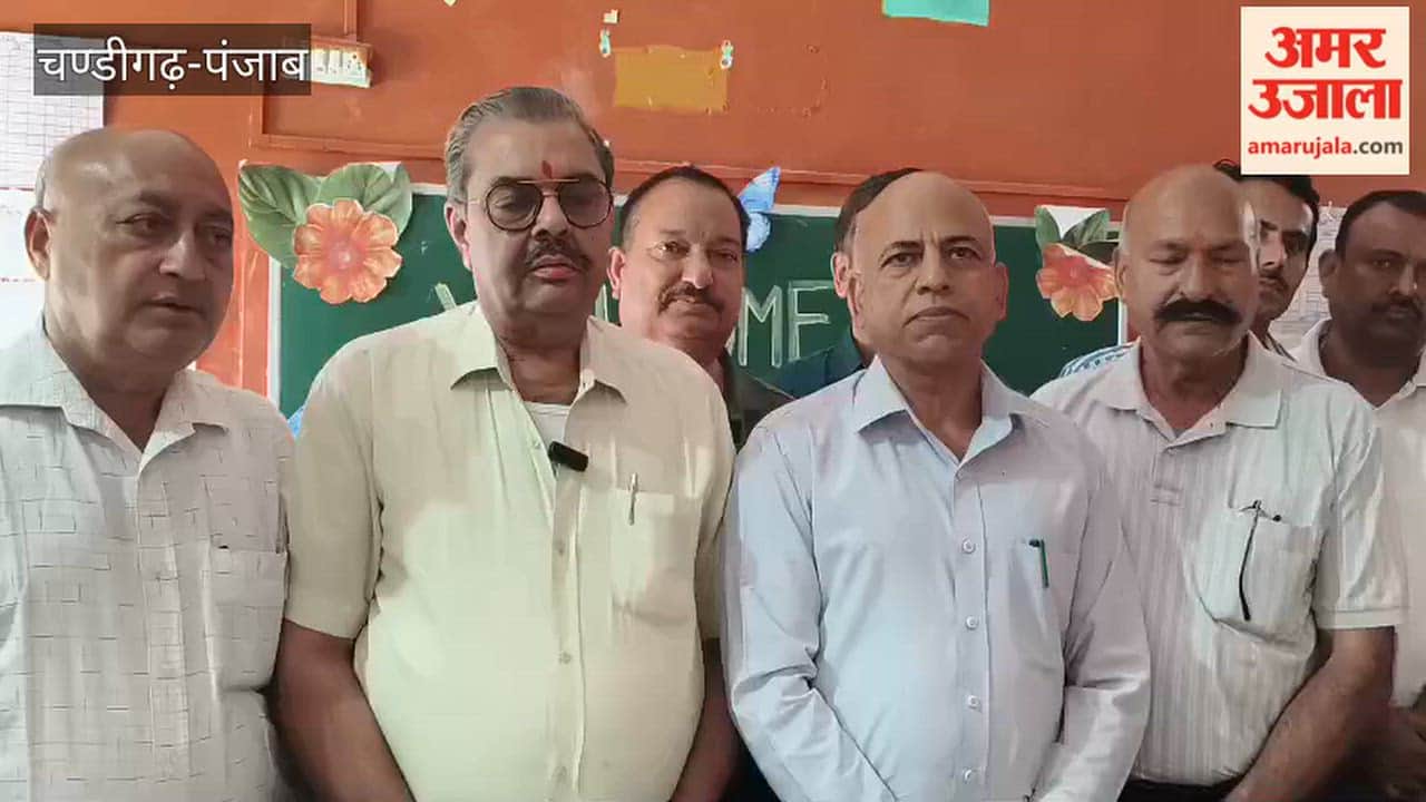 Variyars Social Club donated a water cooler and an inverter to the school