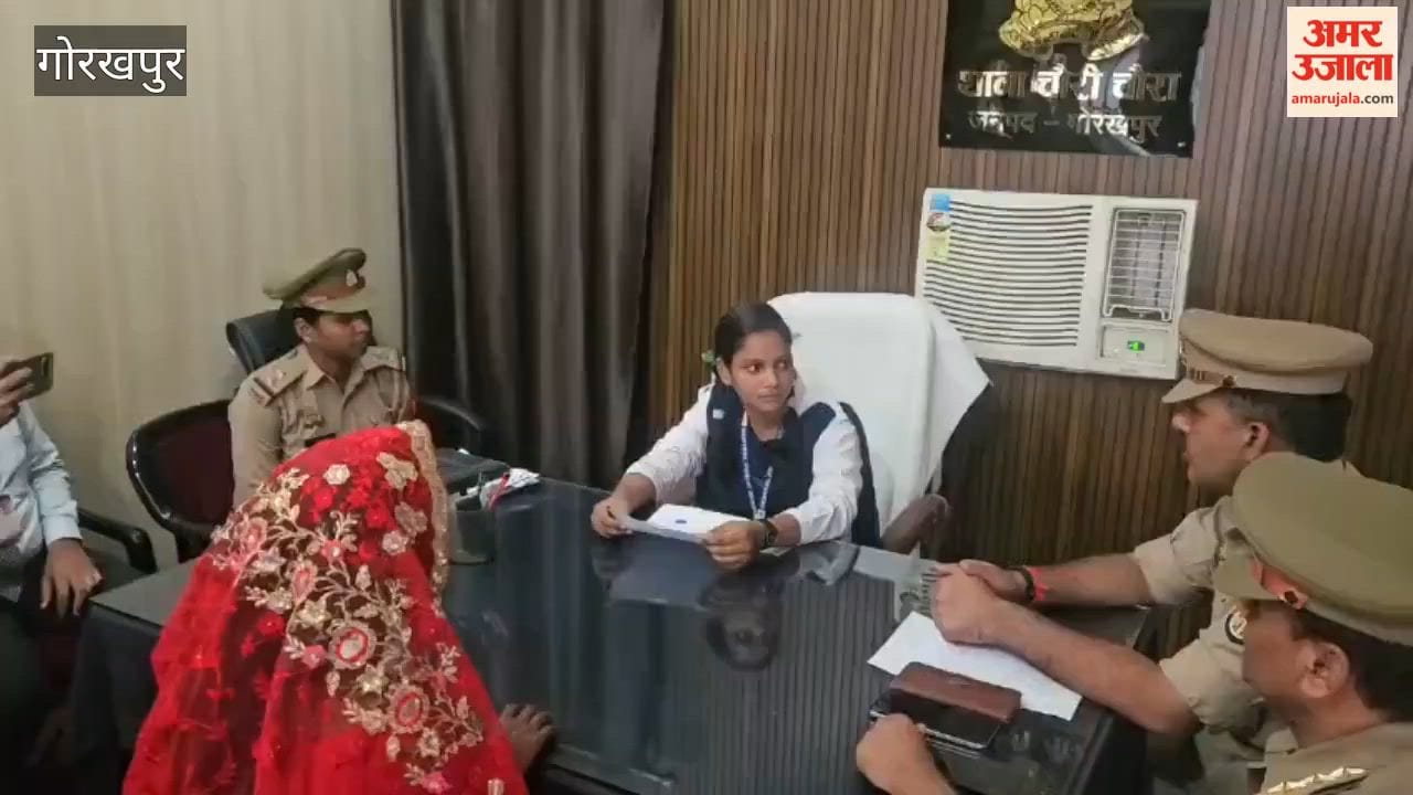 lass 11 Student Srishti Yadav Becomes Chauri Chaura Police Station In Charge for a Day