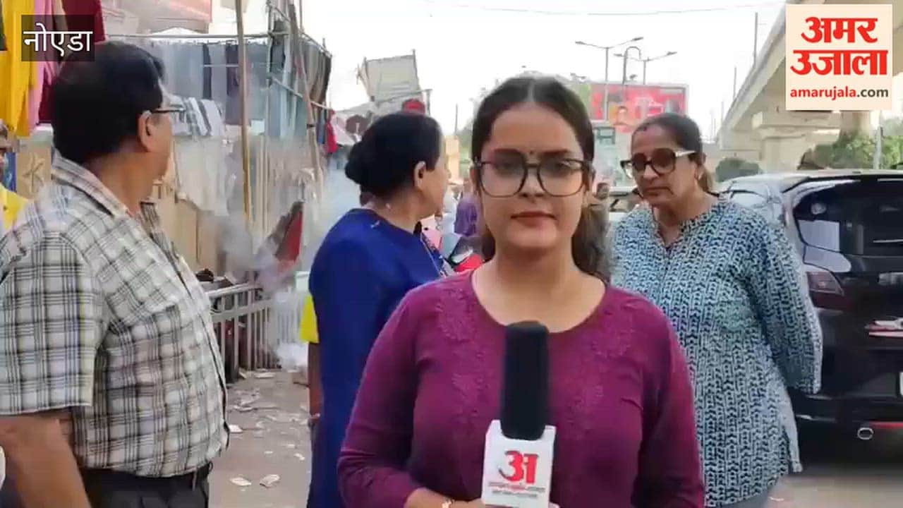 Street vendors set up stalls on roads in Noida Sector-18 traders express displeasure