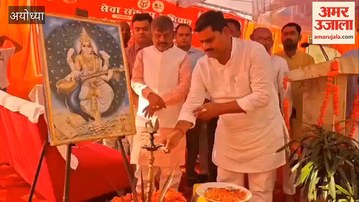 अयोध्या: संकल्प सेतु शिविर में महिलाओं को दी गईं सरकारी योजनाओं की जानकारी  विधायक रामचंद्र यादव ने पात्र लाभार्थियों को किया जागरूक
