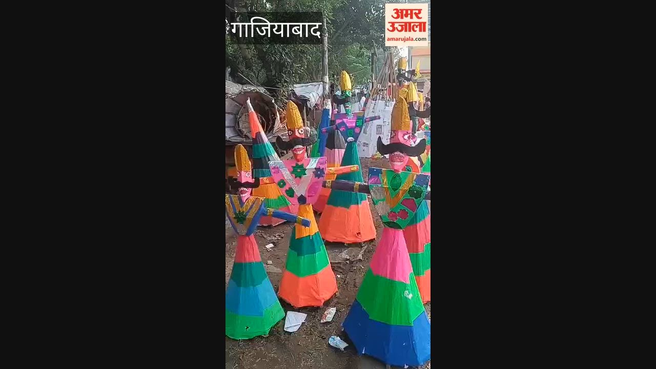Ghaziabad Effigies of Ravana being made on Meerut Road