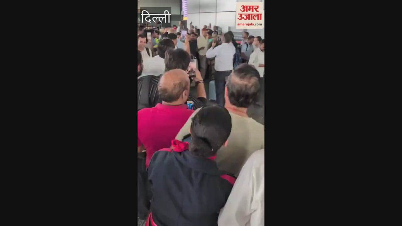 Video Abhijit Dipke faces protest at Delhi Airport