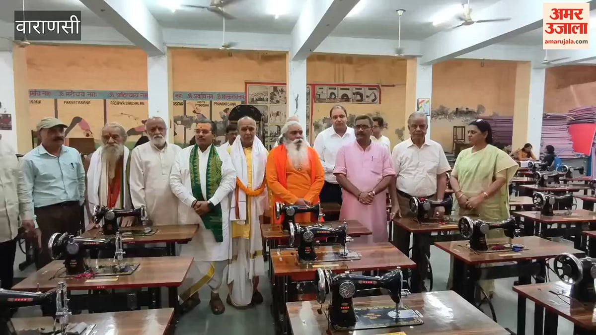 काशी अन्नपूर्णा ट्रस्ट ने सैकड़ों बेटियों को बनाया स्वावलंबी, बांटे मशीनें-लैपटॉप