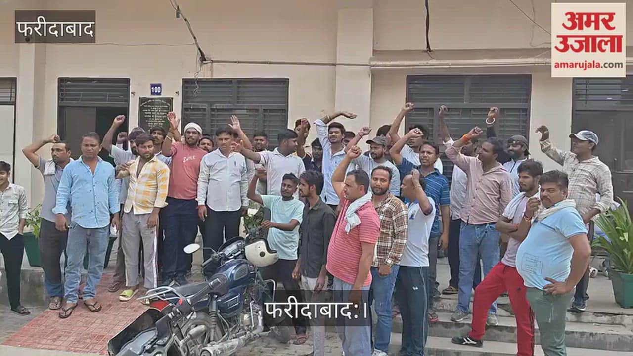 Faridabad Disgruntled employees raised slogans against Municipal Commissioner