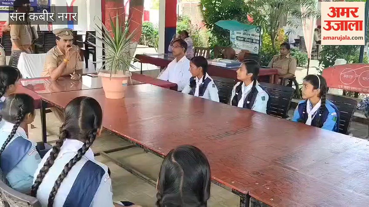 संतकबीरनगर: पुलिस और स्काउट गाइड के बच्चों ने संभाली यातायात व्यवस्था