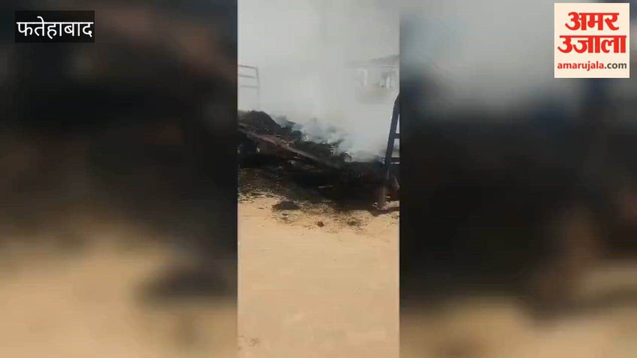 Fire breaks out in a trolley loaded with crop stubble in Fatehabad; major accident averted thanks to the driver's quick thinking.