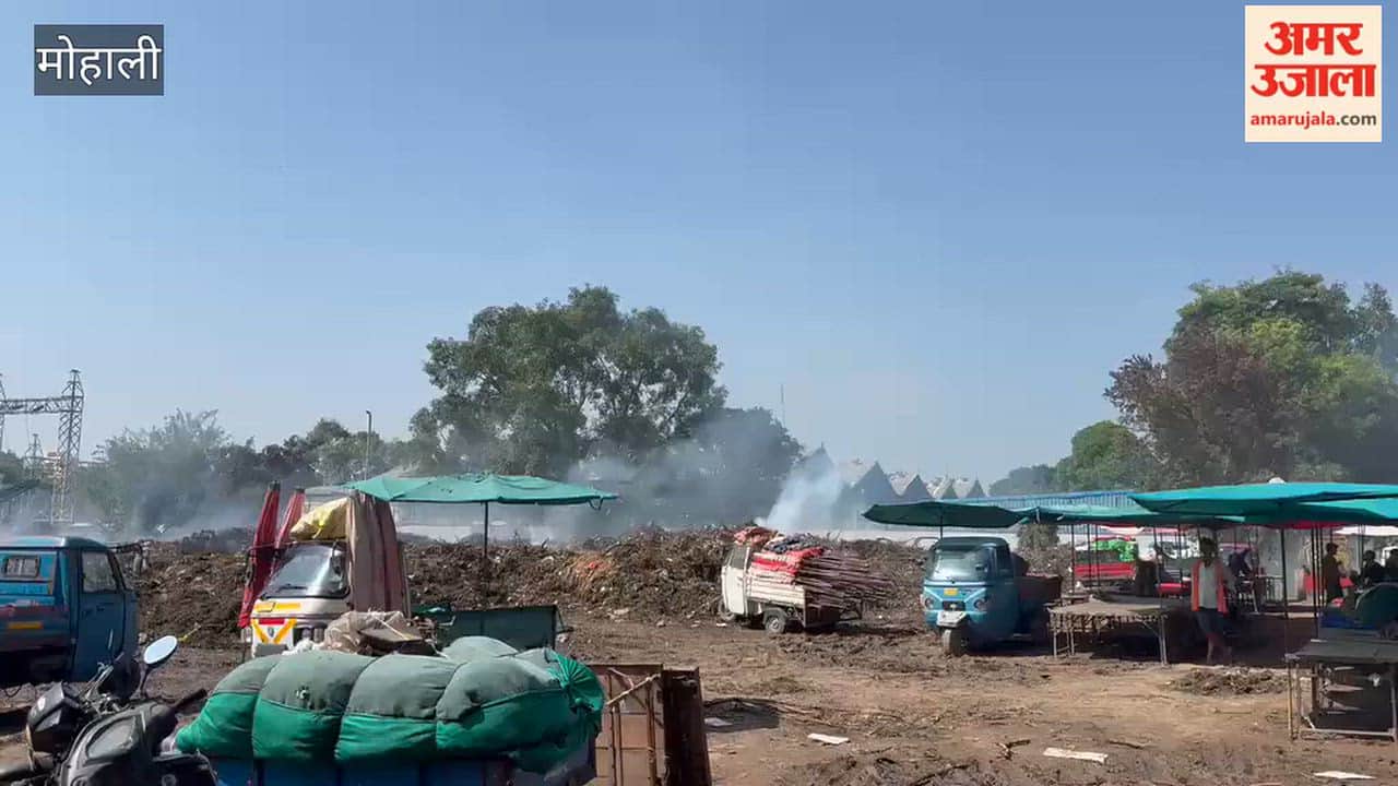 Garbage fire in Mohali Shahi Majra police removed shopkeepers arrived to set up stalls for market 