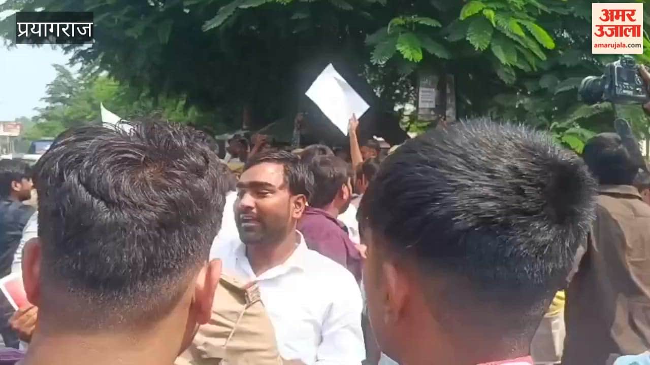 Students took to the streets demanding the resignation of CEC Gyanesh Kumar; police detained them.