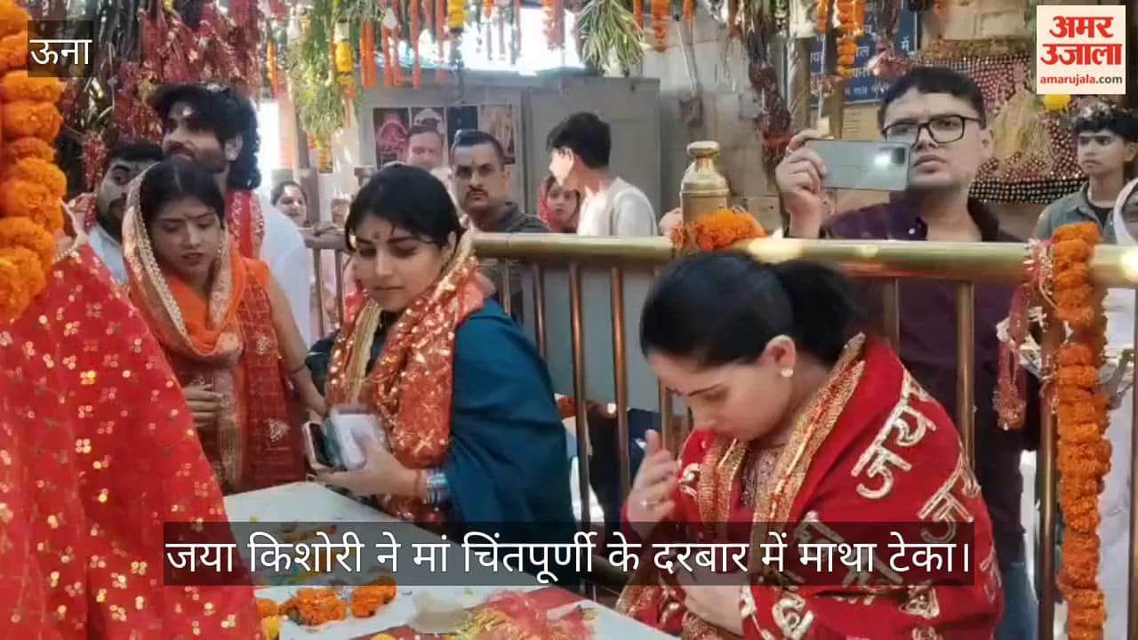 Jaya Kishori Visits Maa Chintpurni Temple, Offers Prayers