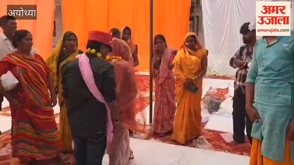 अयोध्या: विधायक अभय सिंह ने नवदंपतियों को दिया आशीर्वाद, सोहर गीतों से गूंजा पंडाल