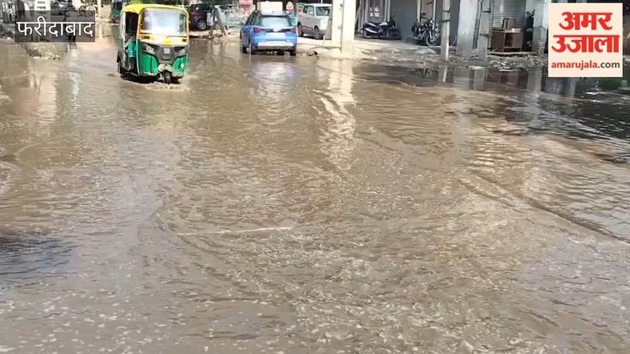 Waterlogging due to rain in Faridabad poses a risk to two-wheeler riders