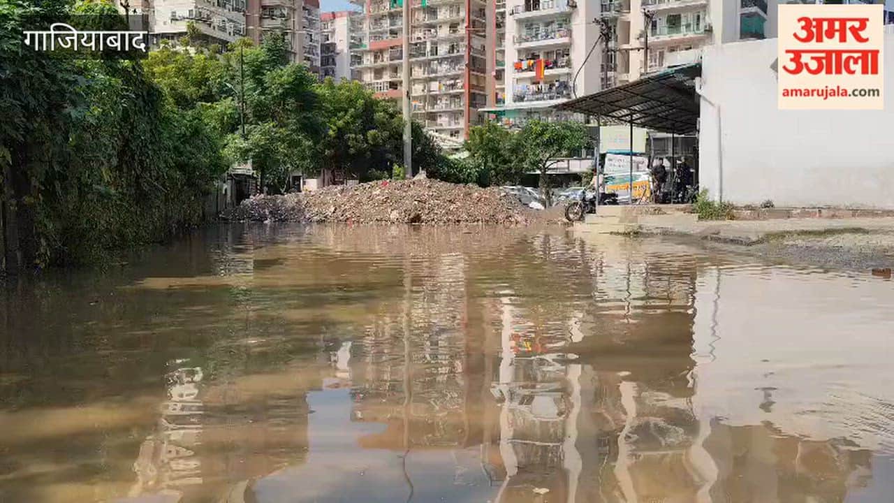 Waterlogging in Indirapuram and causing problems for two-wheeler riders