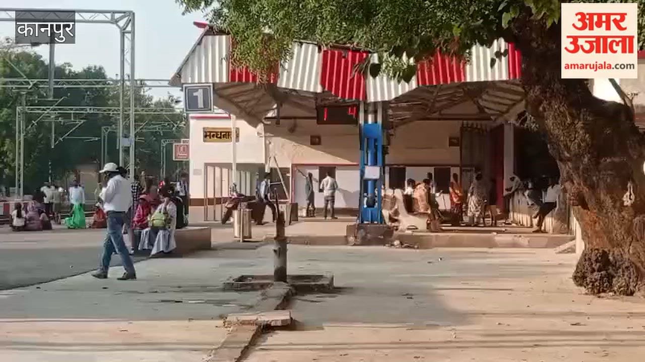 Kanpur: Mandhana Railway Station toilets filthy; passengers troubled by stench
