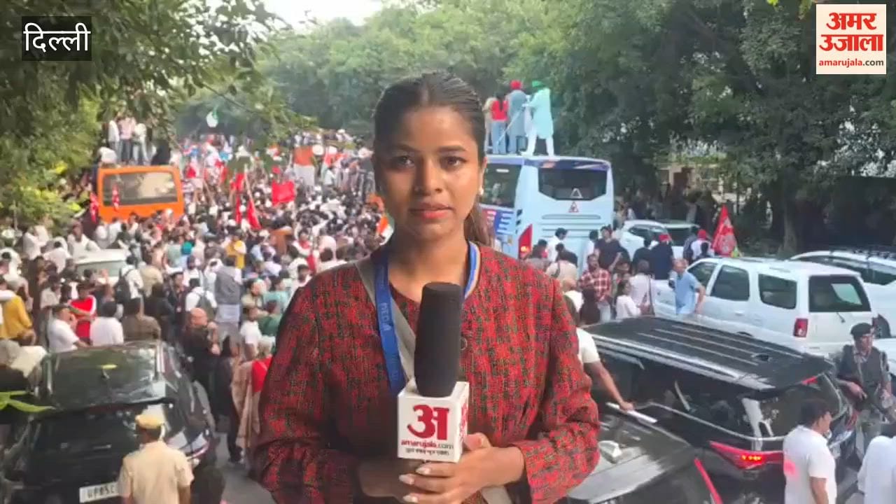 protesters climbed police barricades to stage demonstration against SIR In March