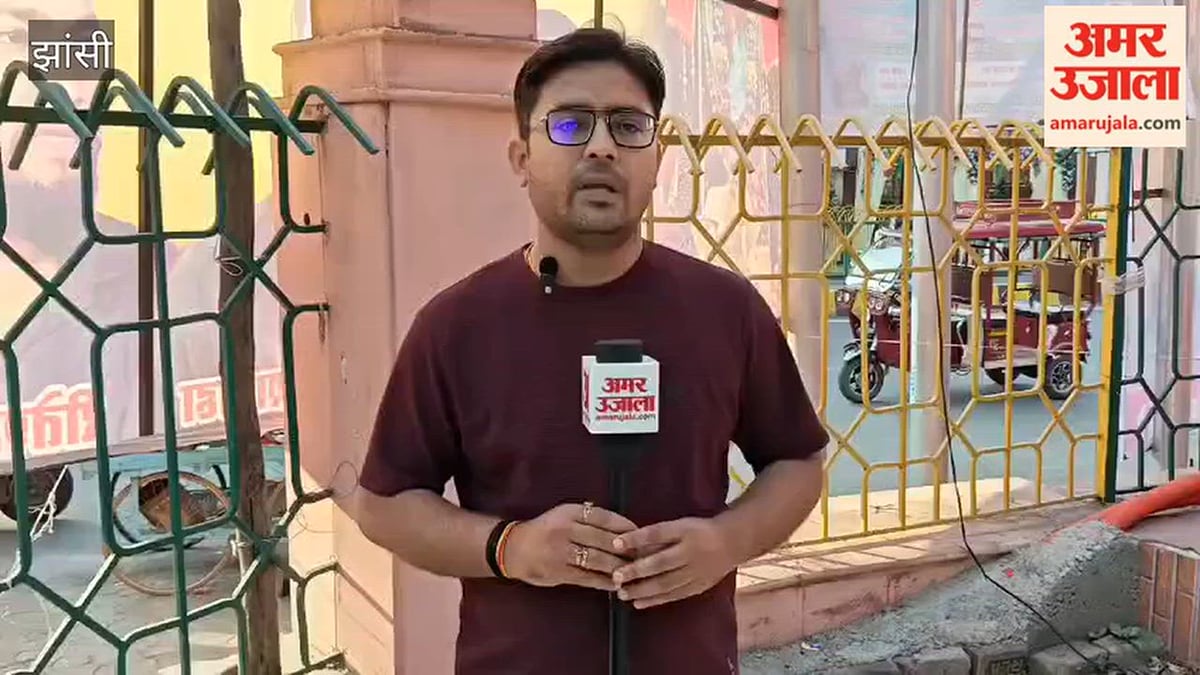 झांसी नगर निगम: महानगर में एक बार फिर अवैध होर्डिंगों की भरमार