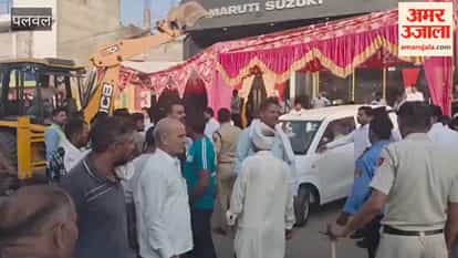 Drive to remove encroachments from the service lane in Palwal; goods placed on the road confiscated.