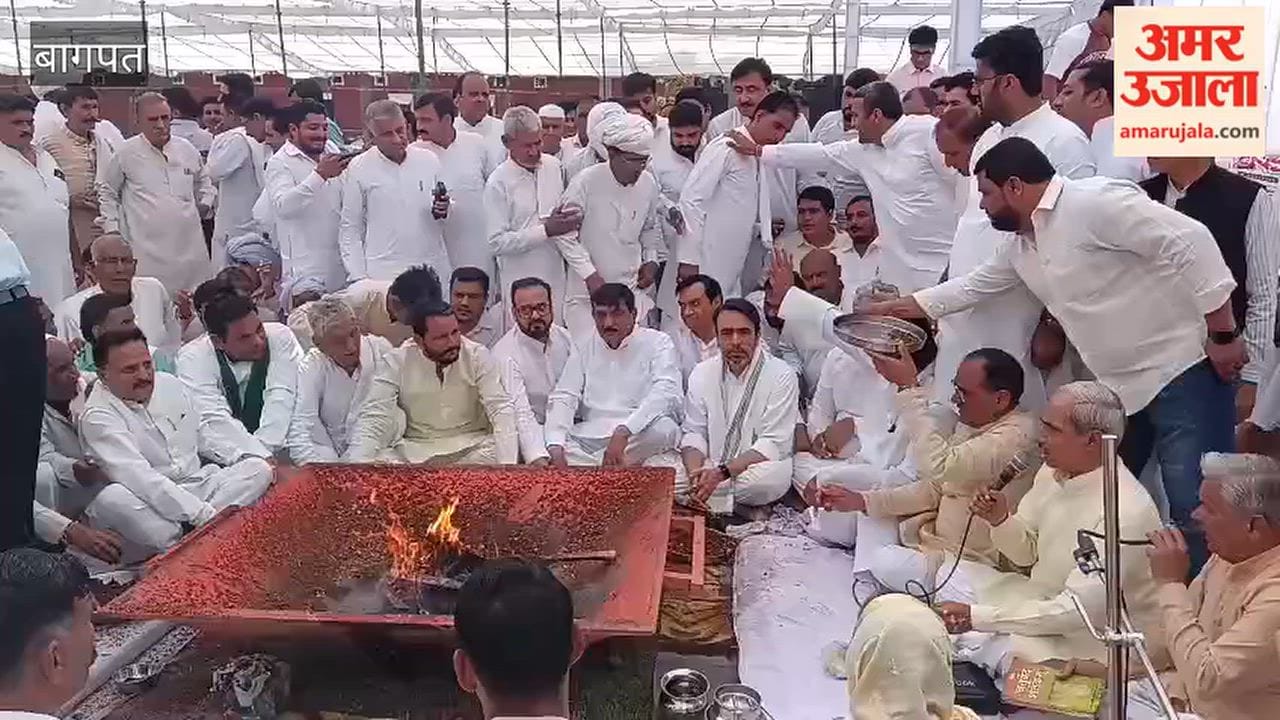 Baghpat: Sanjeev Tomar invested with the turban of the Desh Khap Chaudhary; Jayant Chaudhary and Rakesh Tikait attended the ceremony.