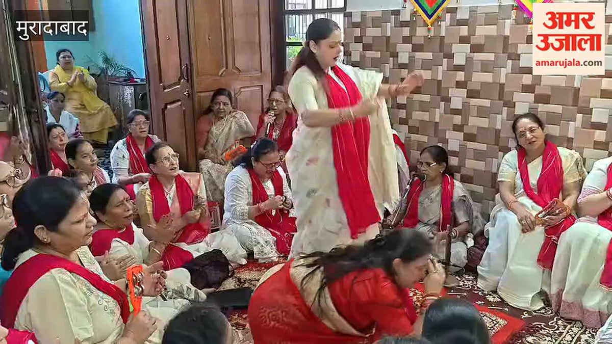 मां ब्रह्मचारिणी की पूजा-अर्चना कर किया संकीर्तन