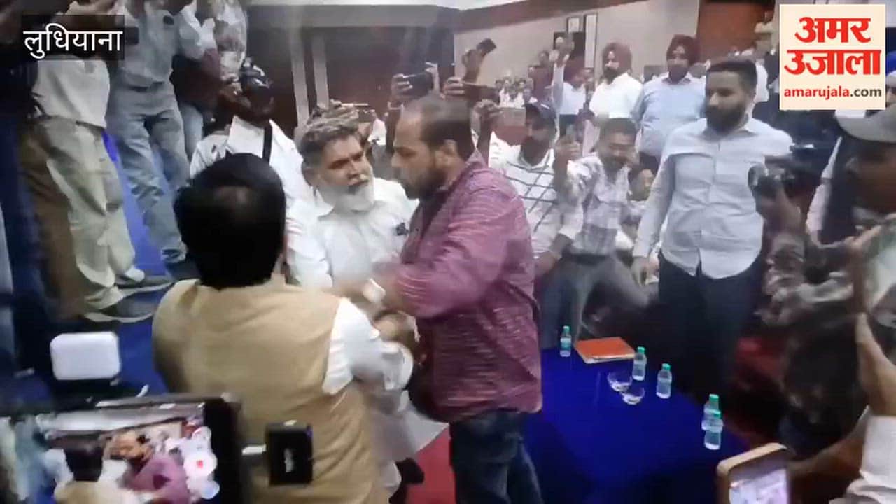 Scuffle breaks out at Ludhiana Municipal Corporation House meeting.