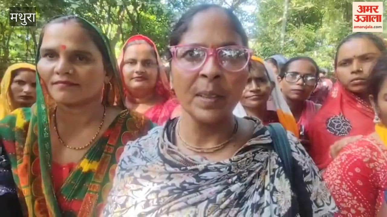 'Samuh Sakhis' staged a protest at the Collectorate demanding an increase in their honorarium.