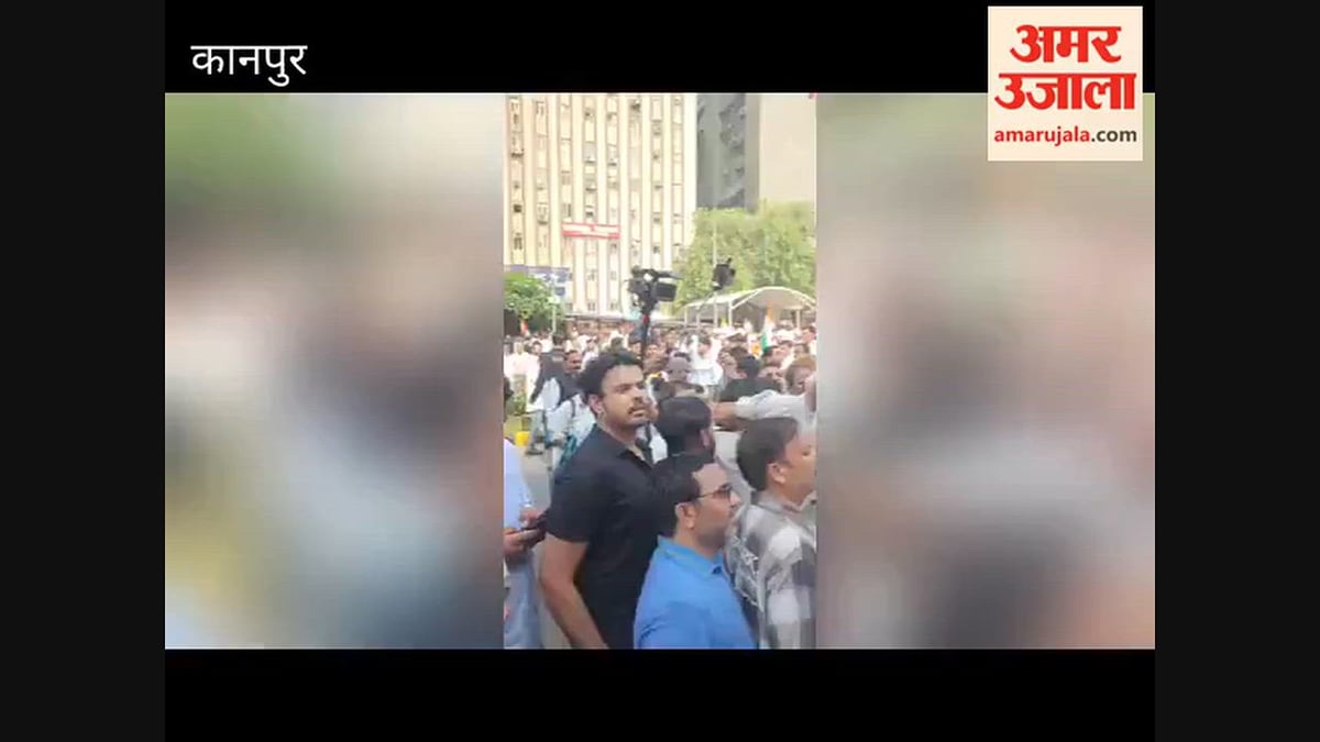 कानपुर: दिल्ली में प्रदर्शन में पहुंचे जिले से कांग्रेस कार्यकर्ता, चुनाव आयुक्त के खिलाफ की नारेबाजी