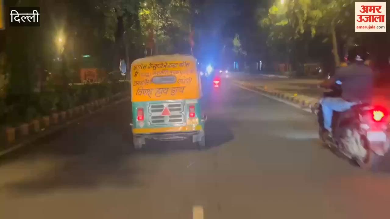 Slogan written on an auto-rickshaw in Delhi draws attention