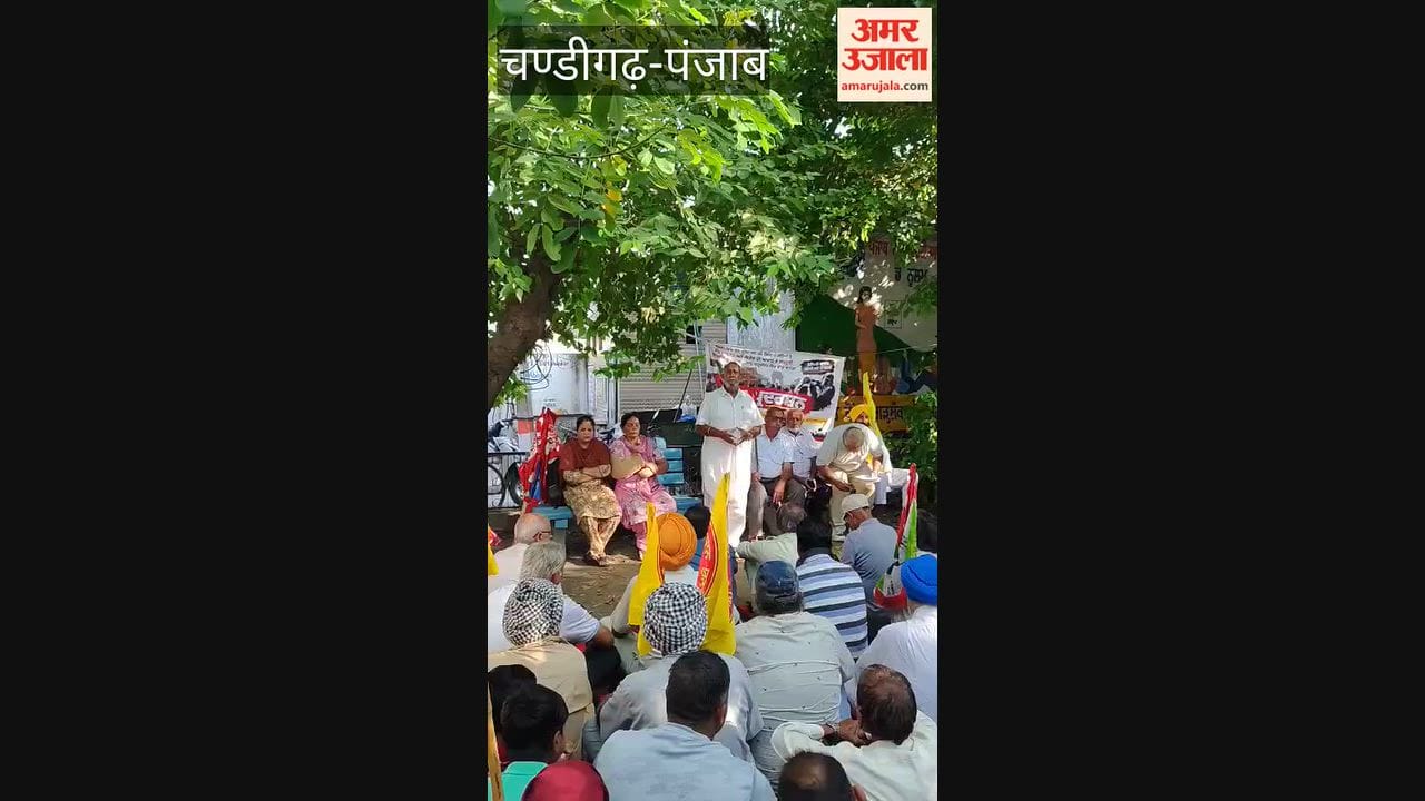 An effigy of the Chief Election Commissioner was burned after a protest march was held in Garhshankar.