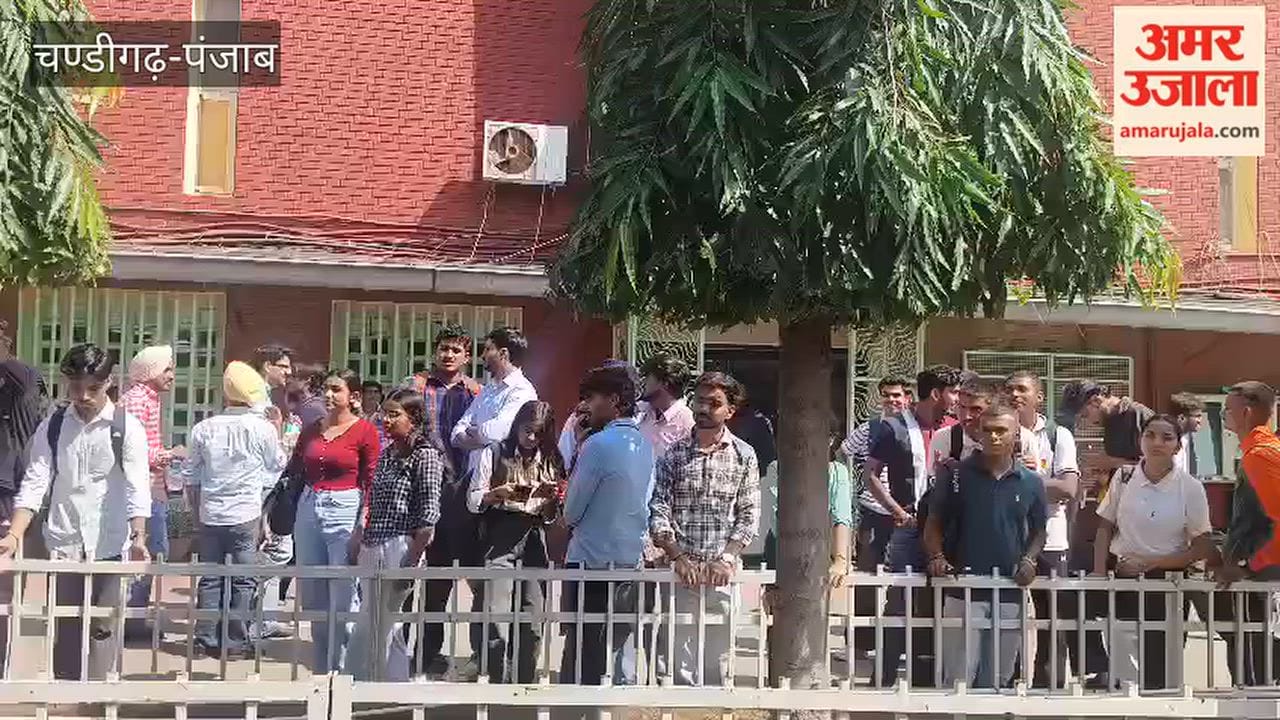 Teachers protest at DAV College