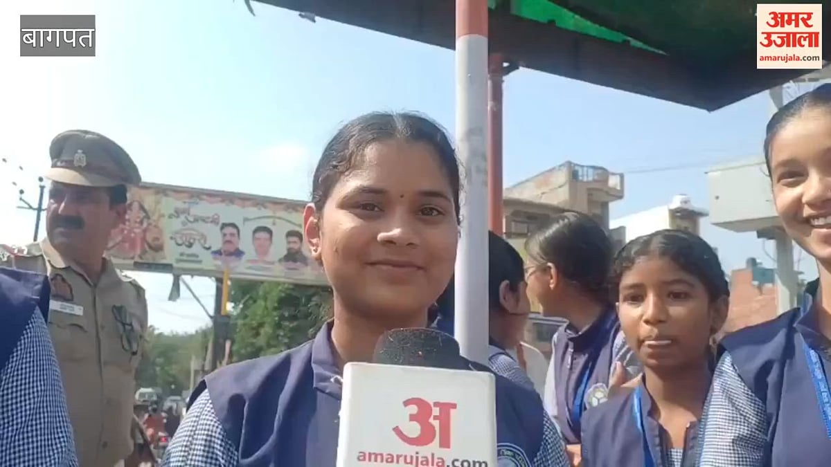 बागपत: मिशन शक्ति के तहत छात्राओं ने संभाली यातायात व्यवस्था, हेलमेट और सीट बेल्ट के लिए किया जागरूक