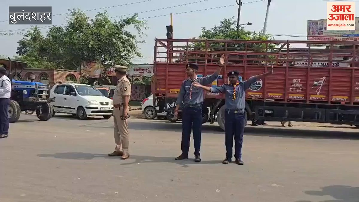 बुलंदशहर: खुर्जा में मिशन शक्ति के तहत स्कूली स्काउटिंग छात्रों को सिखाये ट्रैफिक पुलिस के नियम