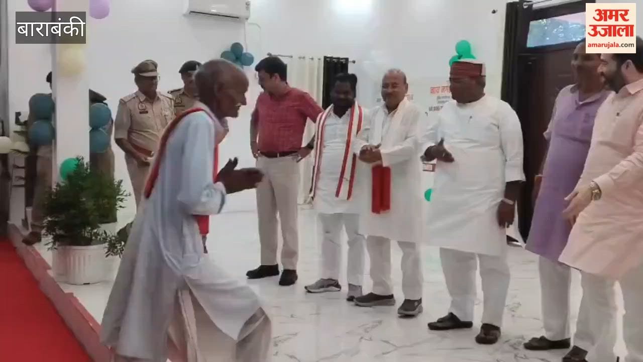 बाराबंकी में जुटे दो हजार ग्राम प्रहरी, सम्मान के साथ कैशलेस इलाज की सौगात