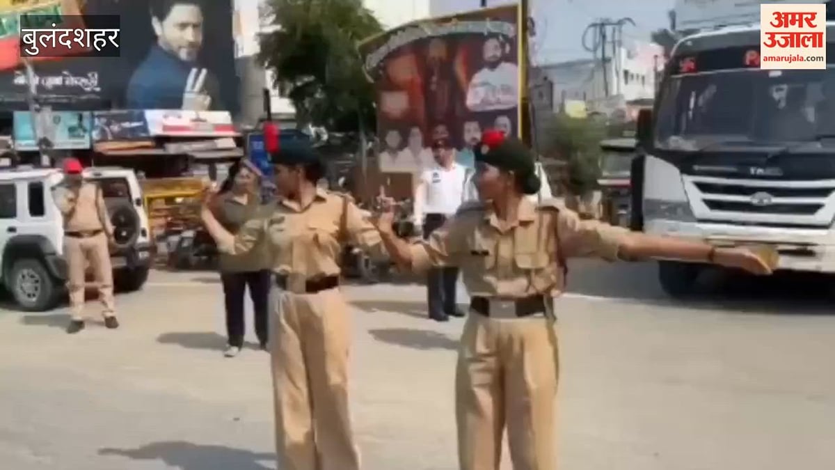 बुलंदशहर में महिला सशक्तिकरण: एनसीसी महिला कैडेट्स ने कालाआम चौराहे पर संभाला यातायात