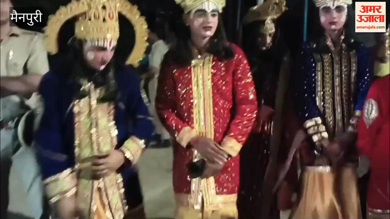 Raghunandan becomes the groom; Lord Shri Ram's grand wedding procession sets out amidst resounding cheers and is welcomed with a shower of flowers.