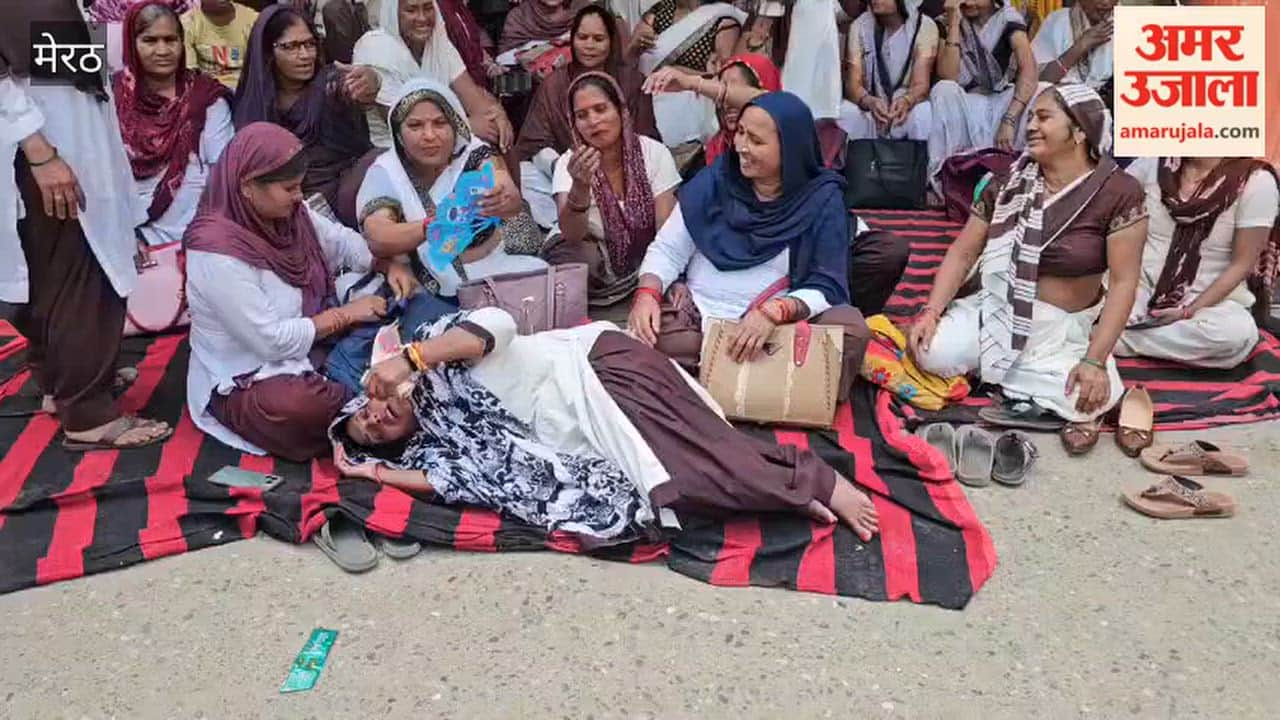 Meerut: ASHA workers continue sit-in at CHC for the second day over their demands; one falls ill.