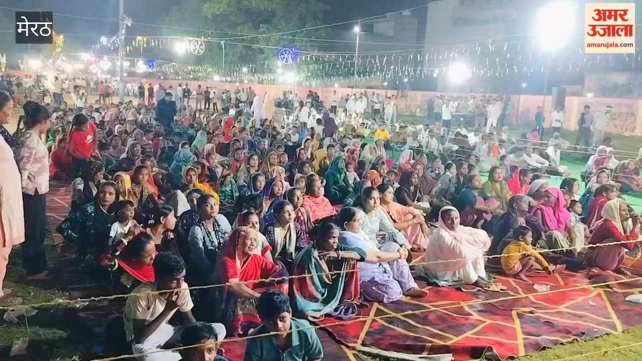 Meerut: Crowds of devotees flocked to watch the Ramlila; artists delivered an evocative performance.