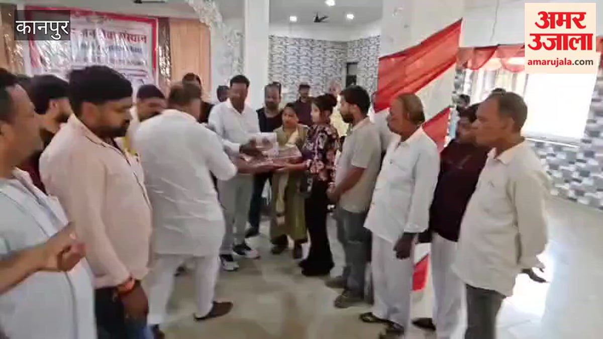 कानपुर: सामूहिक विवाह के लिए 11 जोड़े परिधान व श्रृंगार वितरण समारोह का हुआ आयोजन