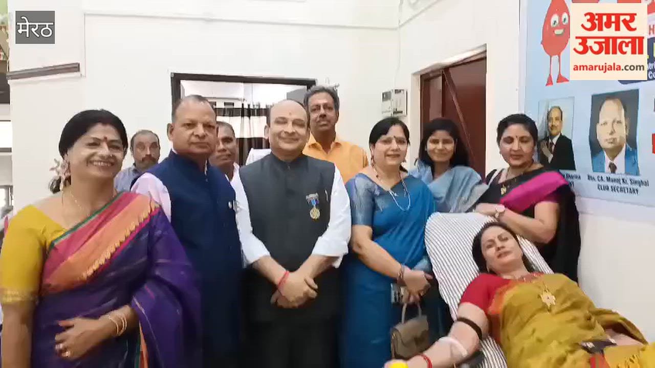Meerut: Lawyers at the district courts conveyed a message of humanity by donating blood.