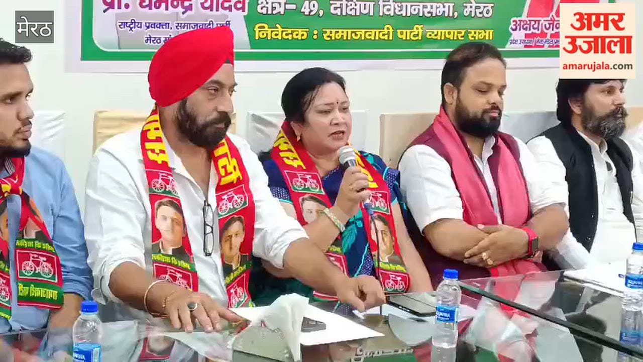 Meerut: Radha Gupta, who led a protest in Sector 2, joins the SP along with several other women.