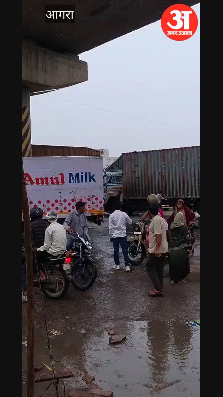VIDEO: आगरा-ग्वालियर हाईवे पर भीषण भिड़ंत, सैंया चौराहे पर टकराए दो कंटेनर; चालक बाल-बाल बचे