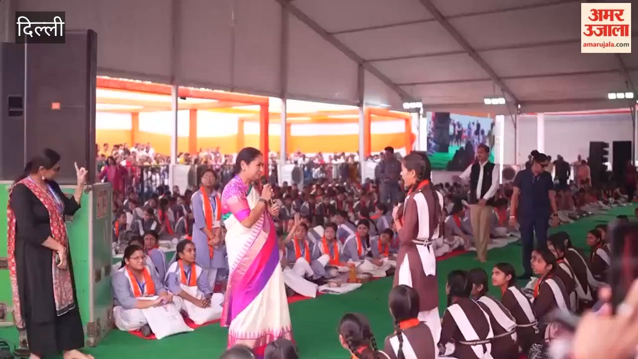 Delhi CM Rekha Gupta distributed bicycles to female students