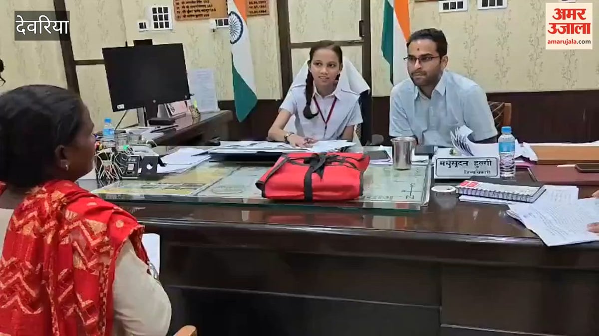 देवरिया: मिशन शक्ति के तहत चार छात्राओं ने निभाई एक दिन की डीएम की सांकेतिक भूमिका
