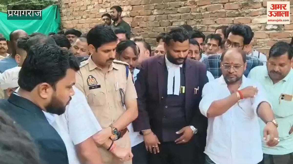 सतीश श्रीवास्तव के शव के अंतिम संस्कार के लिए पत्नी और बच्चों को मनाने में लगा पुलिस - प्रशासन