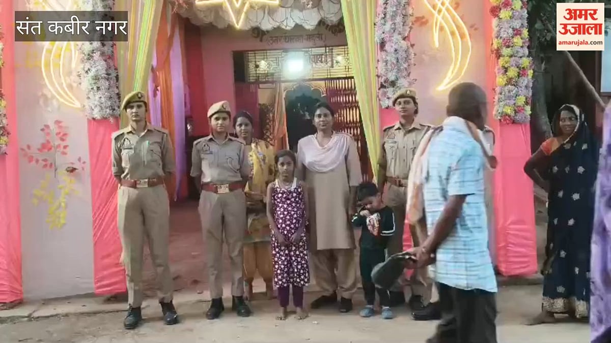 पूजा पंडालों में महिलाओं से संवाद, साइबर अपराध से बचाव के बताए तरीके