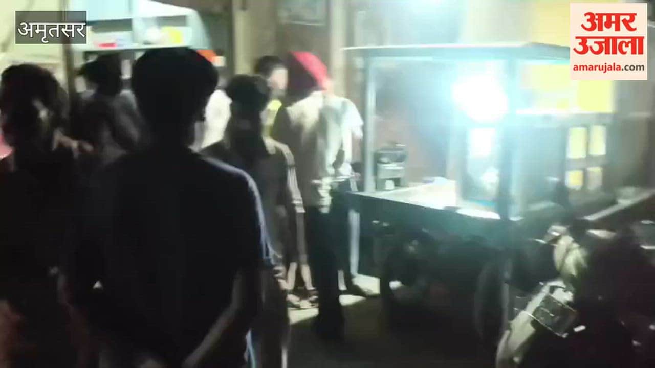 Young man running a tea-and-pakora stall in Jandiala Guru shot at; bullet hits his leg