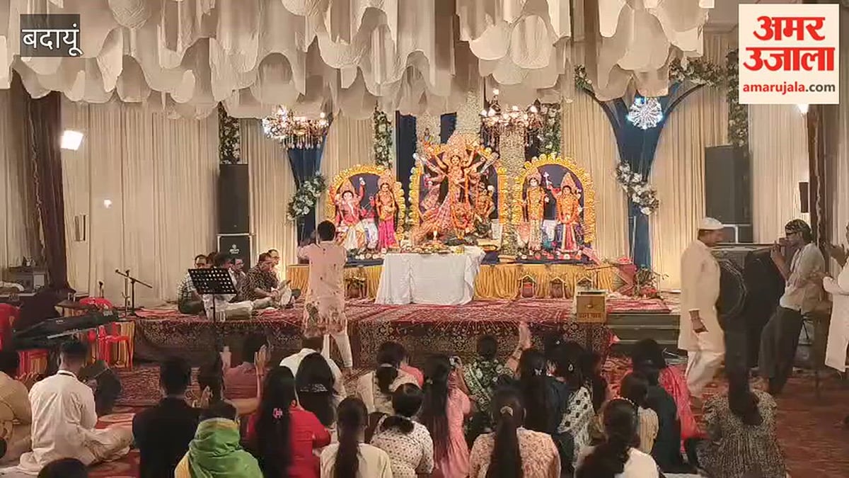 बदायूं: बिरुआ बाड़ी मंदिर में दुर्गा पूजा महोत्सव का शुभारंभ, पहले दिन हुई माता की चौकी