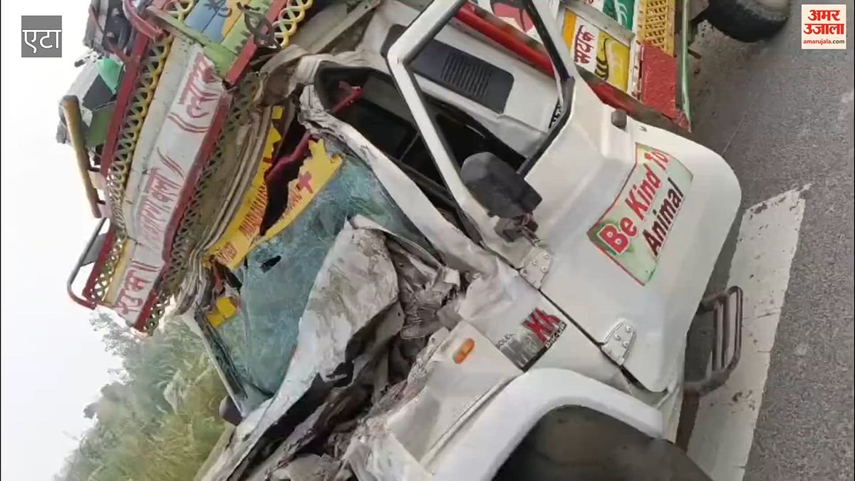 VIDEO:  गांव मधुपुरा के पास सड़क किनारे खड़े टोला में पीछे से तेज रफ्तार मैक्स पिकअप की टक्कर
